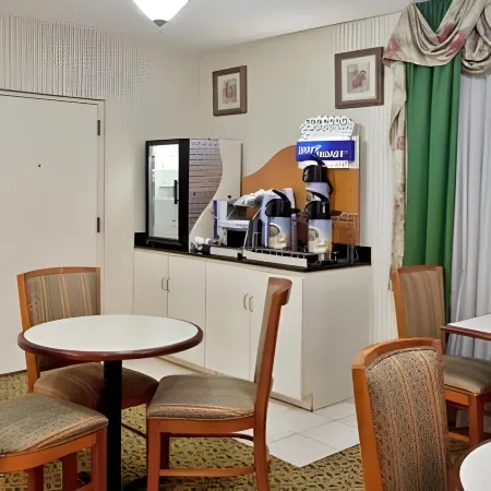 Holiday Inn Express ANDERSON-I-85 (EXIT 27-HWY 81) by IHG