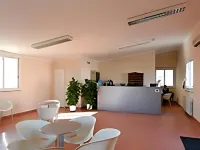 拉文納汽車酒店 - 停車場