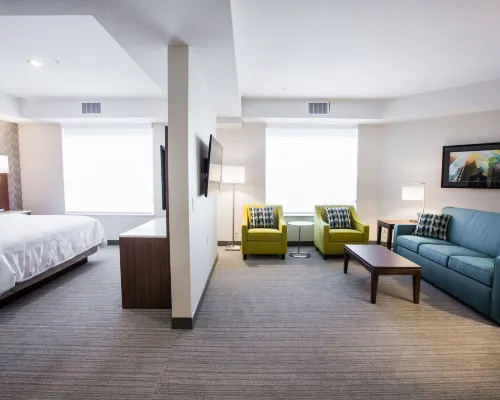 Holiday Inn & Suites CALGARY SOUTH - CONFERENCE CTR by IHG Отели рядом с достопримечательностью «Железнодорожная станция Heritage C Train»