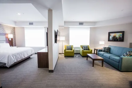 Holiday Inn & Suites Calgary South - Conference Ctr Отели рядом с достопримечательностью «Pearle Vision»