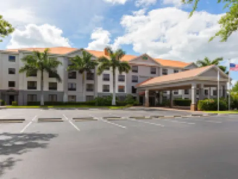 La Quinta Inn & Suites by Wyndham Bonita Springs Naples N. Hotels in Lee County