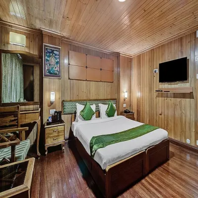 Dekeling Hotel Hotels near Lloyd Botanical Garden
