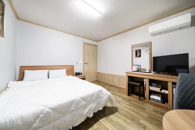 Hongcheon Pastel Hotels near Alpaca World