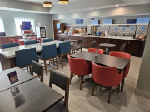 Holiday Inn Express & Suites CINCINNATI-BLUE ASH by IHG Hotels in Blue Ash