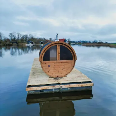 Waterlodge Ljip in Nes Hotels in Grouw