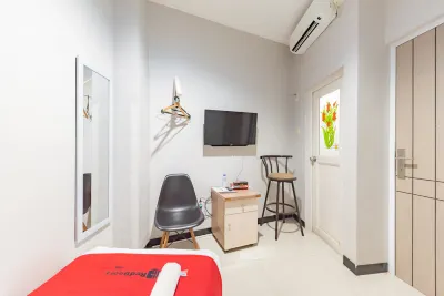 RedDoorz Near Botani Square Mall Các khách sạn ở East Bogor