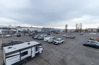 Super 8 by Wyndham Prince George - parking