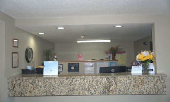 Super 8 by Wyndham Portage