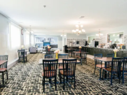 Super 8 by Wyndham McLean/Bloomington SW Hotels in McLean County