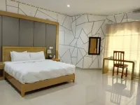 Mpatsa Hotel Отели в г. 