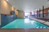 Ramada by Wyndham Topeka Downtown Hotel & Convention Center - Pools