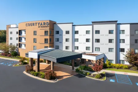 Courtyard Auburn Отели рядом с достопримечательностью «Парк штата Чевакла»