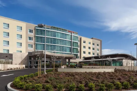 Courtyard by Marriott San Jose North/Silicon Valley Отели рядом с достопримечательностью «Сиско»