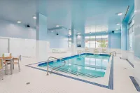 Element Calgary Airport - Pool