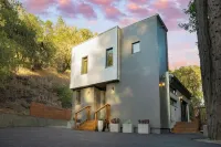 Mill Creek by Avantstay Modern Design, Patio, Hot Tub