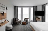 Moxy Lyon Airport Hotels in Коломб'є-Соньє