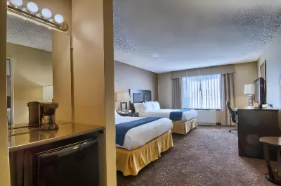 Holiday Inn Express Detroit-Birmingham Hotels near Cranbrook Schools
