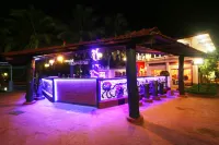 The Byke Old Anchor Beach Resort & Spa - bar