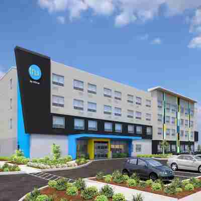 Tru by Hilton Commerce Hotel Exterior