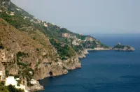 Villa on the Amalfi Coast with large garden overlooking the sea