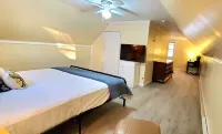 King Bed and 2 Full Baths, Fully Fenced Yard and Close to Highway