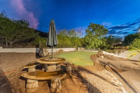 Private 5 Bedroom Resort with Pool Backing Mountain Preserve