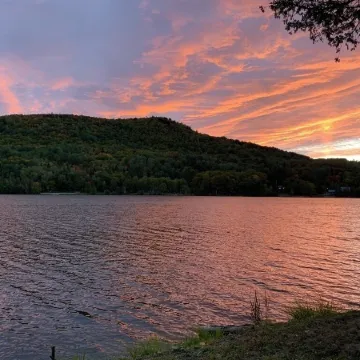 Echo Lake Paradise-Enjoy the views in any season!