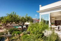 Group Villa with Direct Access to the Sea, Private Pool,Free wi-fi, Garden, BBQ Các khách sạn ở Scicli