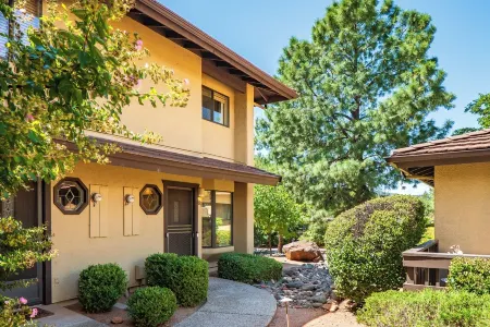 Beautiful, Updated & Charming 2 Br/2.5BA on Golf Course! Pool and Amazing Views!