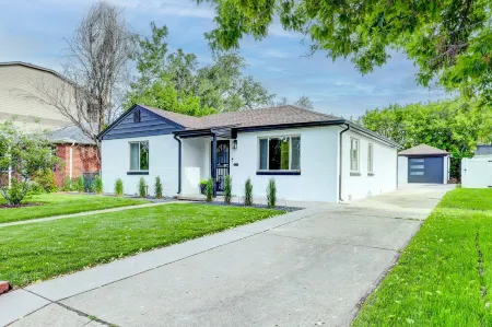 Hot Tub, Fire Pit, Ping-Pong, 3 min walk to Olde Town Arvada! Отели рядом с достопримечательностью «Парк Хоскинсон»