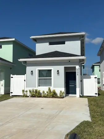 Charming 3-bedroom house in lovely Boynton Beach with WiFi, AC