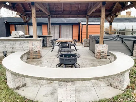 Underground Earth Home in Hocking Hills, Ohio w/ Hot Tub. Pet-Friendly!