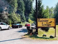 Large Lodge Near Nisqually Entrance, Sleeps 18