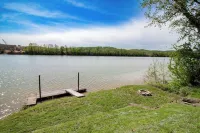 Riverfront Retreat with Dock! Just a few minutes from the local boat ramp Hotels in Nitro