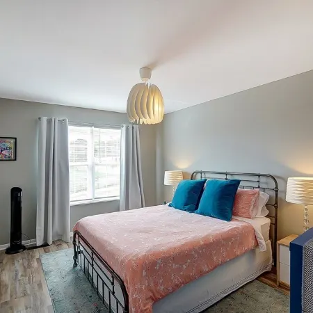 ChampionHill - Pick & Roll into Spooky Nook 2Bd Townhome with Off Street Parking Отели в г. Гамильтон