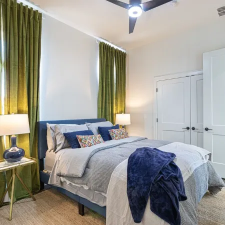 Luxe Downtown Townhouse – Walkable, Stylish & Spacious