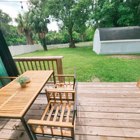 Charming 4-bedroom Cottage- BEST LOCATION & BACKYARD