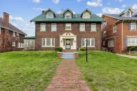 Wade Manor: Game-room, Gym, Office and Fenced in Backyard - 2성급