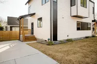 NEW Downtown Home with Rooftop Deck - Walkable