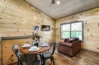 Newly Built Cabin! Hot Tub! Foosball! 5 MI to Pigeon Forge! Mountain Views!