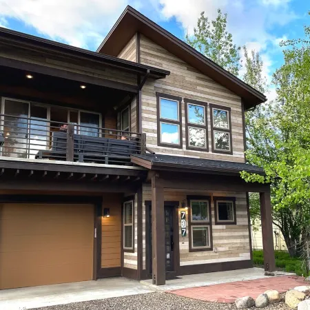 Walk to Beach/Town - Bright, New Modern Getaway