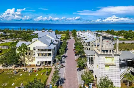 Stylish Home-Private Heated Pool-HotTub, Walk to Beach, Bikes,EV Charger & More!