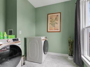Comfortable 2 bedroom king suite/