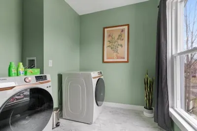 Comfortable 2 bedroom king suite/ Hotels near Warner Theatre