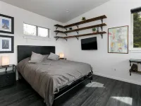 Epic Columbia River views * New Modern Home in the heart of the gorge. Hotels in Carson River Valley