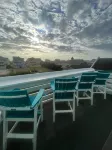 Carolina Hooked:Oceanside home w/pool, hot tub, tiki bar, fire pit & more! - Balkon