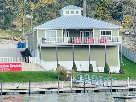 Right on the 21mm!! 3 bedroom 2 bath waterfront home with dock! In Redhead Cove!