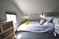 Charming 1-bedroom cottage in Dickinson,Tx with WiFi, Hotels in Dickinson