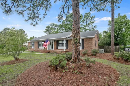 Home Base Fayetteville NC Отели в г. Камберленд