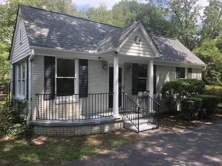 Location location! Cottontown Retreat downtown Columbia, Perfect for 2 couples!